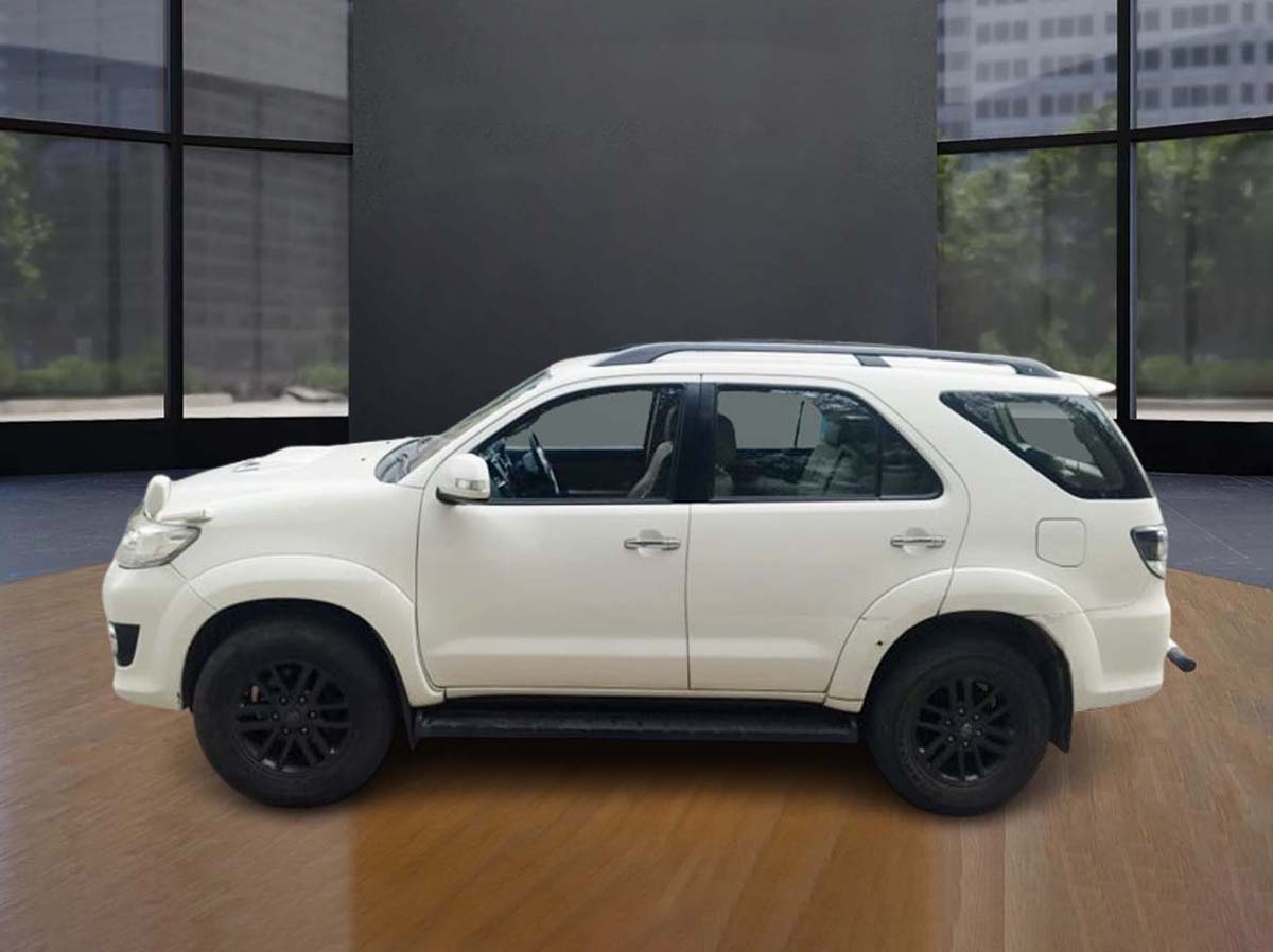 TOYOTA FORTUNER 4*2 AT 0009