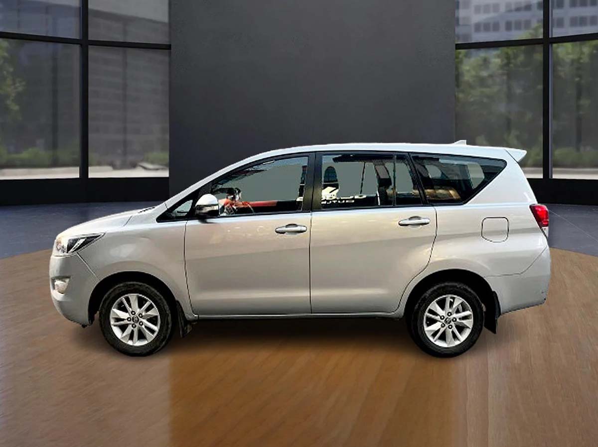 TOYOTA INNOVA CRYSTA 2.4 G MT 2016