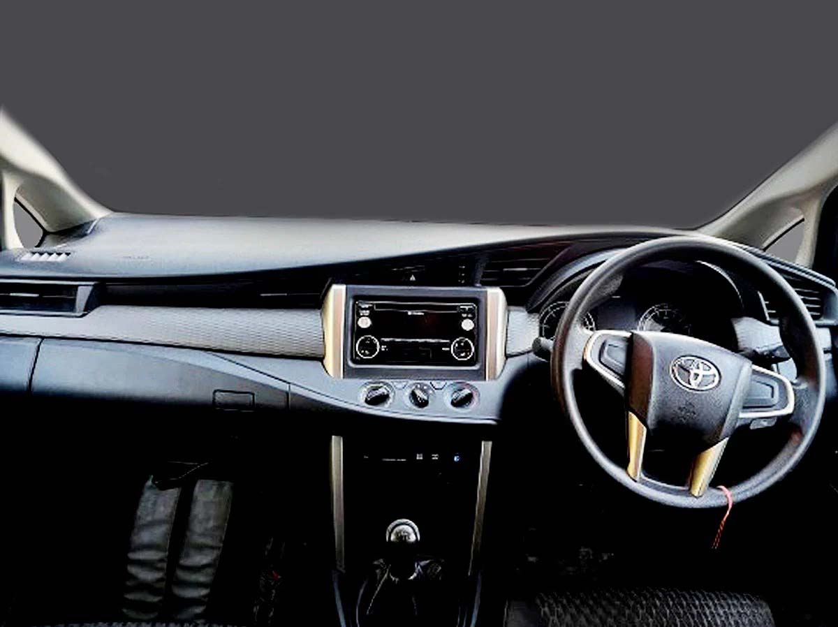 TOYOTA INNOVA CRYSTA 2.4 G MT 2016