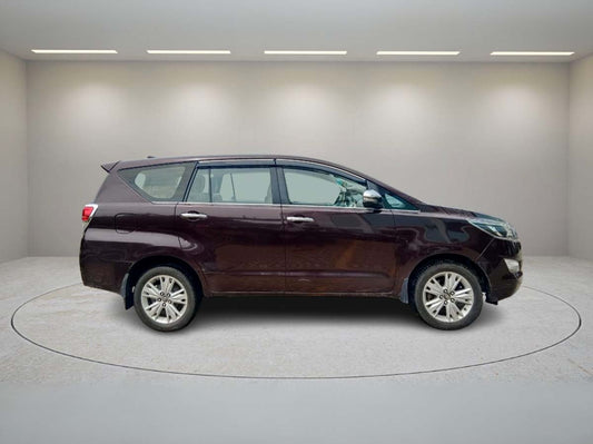 TOYOTA INNOVA CRYSTA 2.8Z 2016