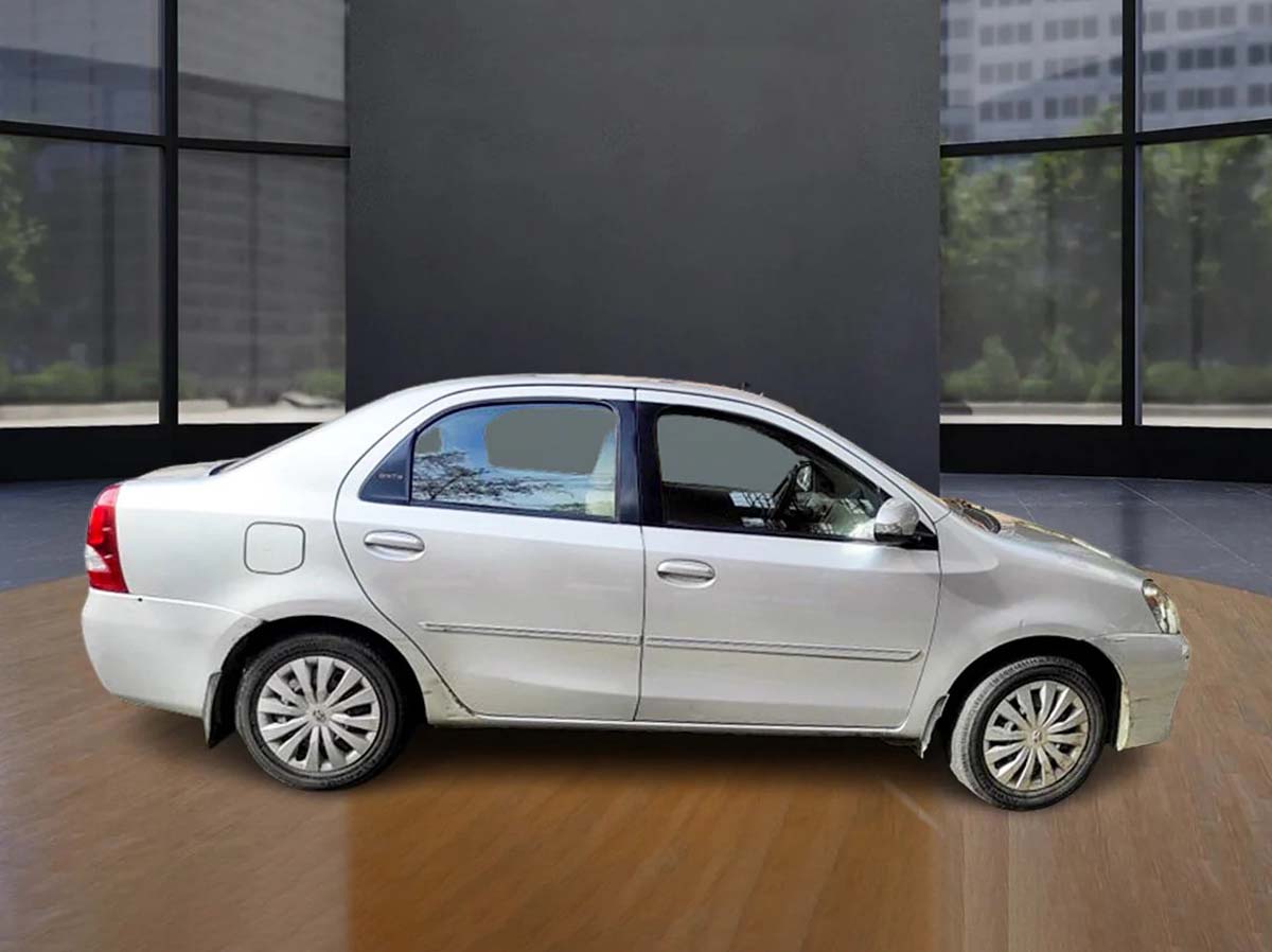 TOYOTA ETIOS V 8838