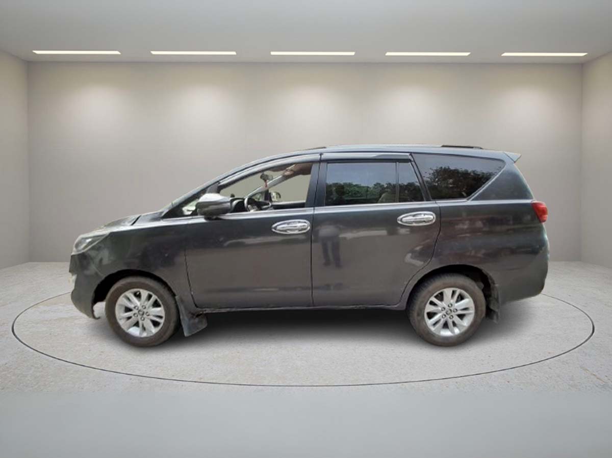 TOYOTA INNOVA CRYSTA 2.4 2018