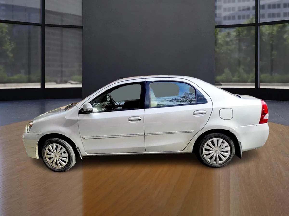 TOYOTA ETIOS V 8838