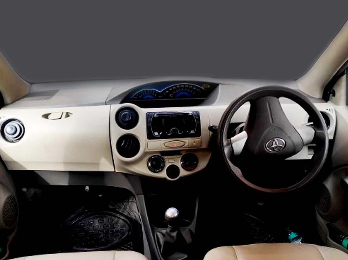TOYOTA ETIOS V 8838