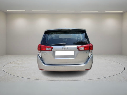 TOYOTA INNOVA CRYSTA 2.4 V MT 2017