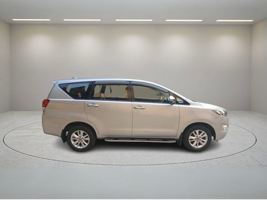 TOYOTA INNOVA CRYSTA 2.8 G AT 2017