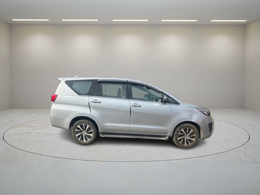 TOYOTA INNOVA CRYSTA Z AT 2022