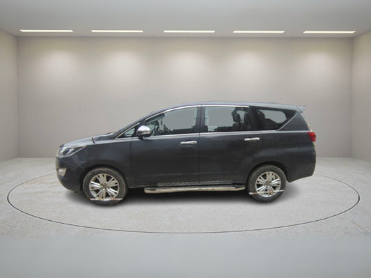 TOYOTA INNOVA CRYSTA 2.8 Z AT 2016