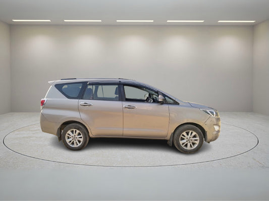 TOYOTA INNOVA CRYSTA 2.8 G 2016