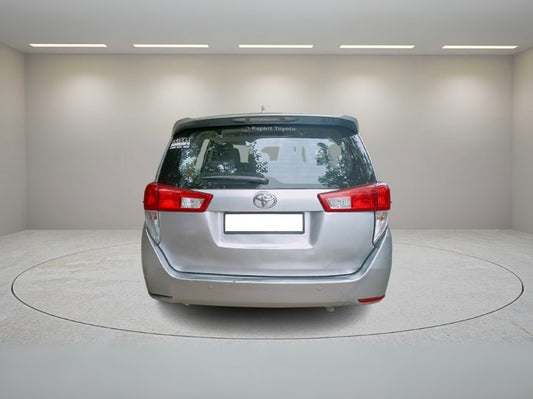 TOYOTA INNOVA CRYSTA 2.4 V MT 2016