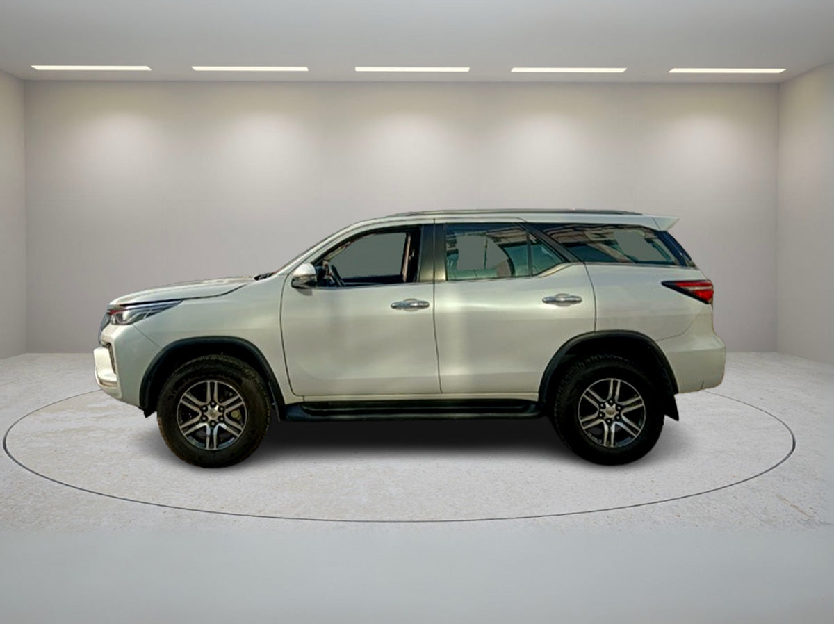 TOYOTA FORTUNER 4X2 AT 2024