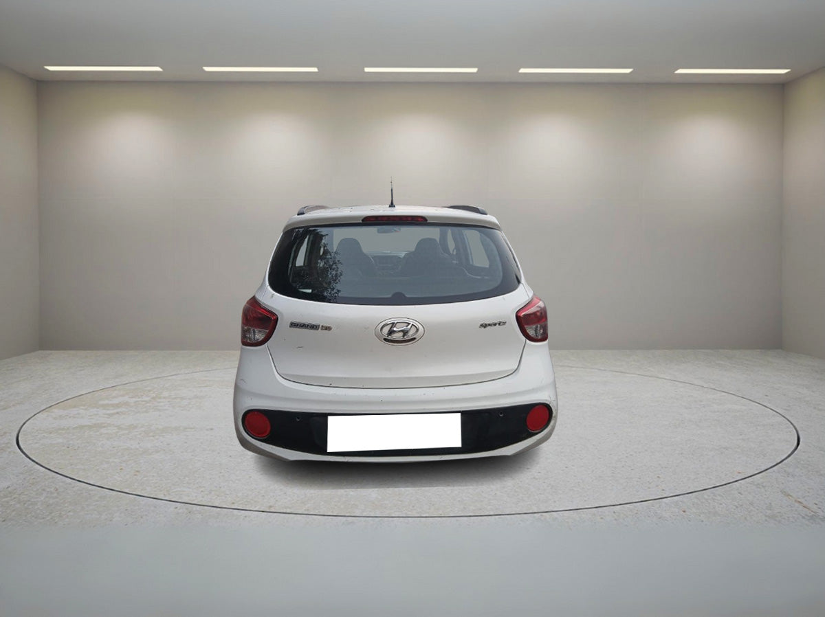HYUNDAI GRAND I10 SPORTZ AT 2018