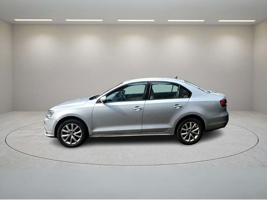 VOLKSWAGEN JEETA COMFORTLINE MT 2015