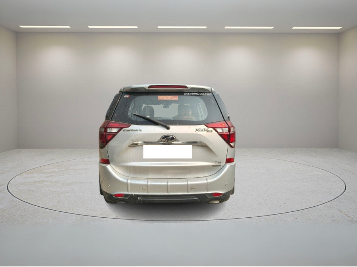 MAHINDRA XUV 500 FWD W11 AT 2018