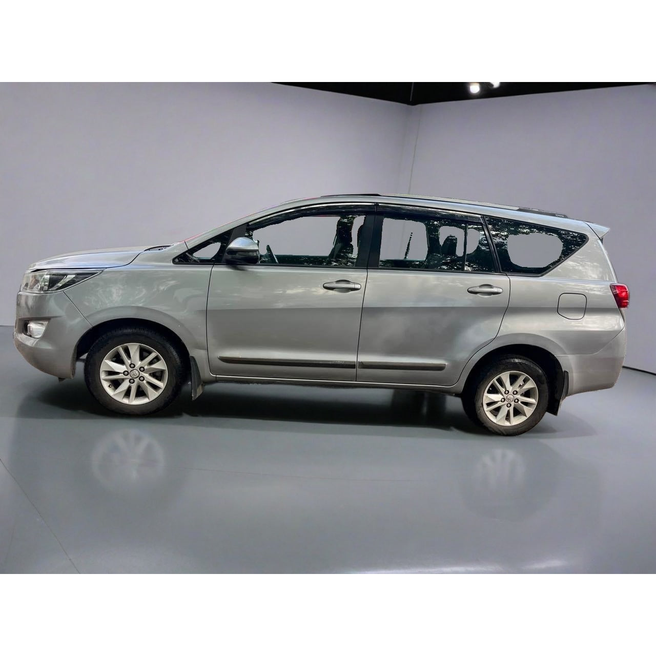 Used Toyota Innova Crysta 2.4 G 2020 — Delhi