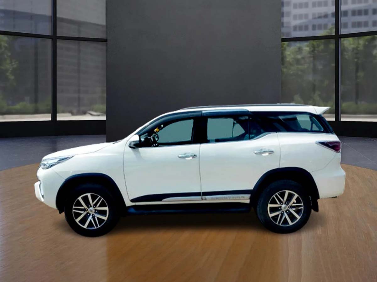 TOYOTA FORTUNER 4*4 MT 6186