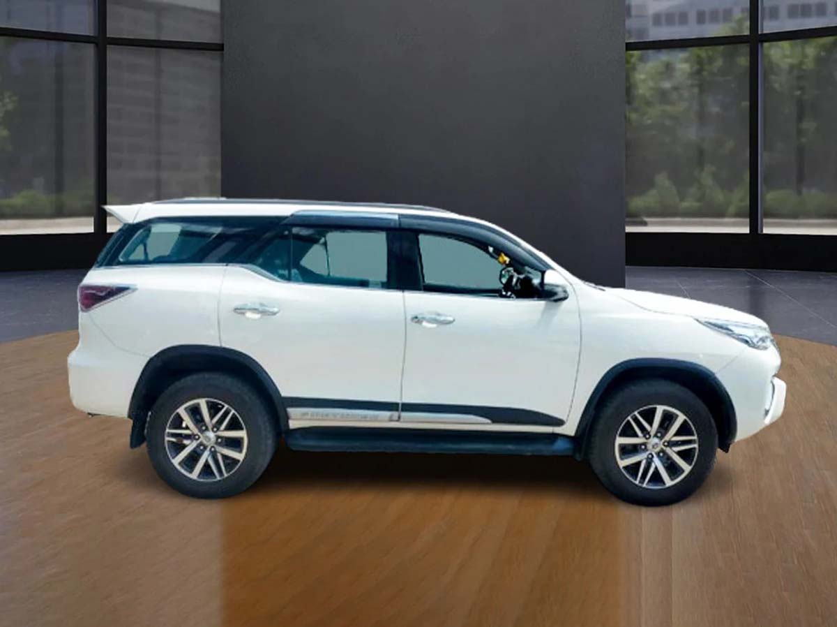 TOYOTA FORTUNER 4*4 MT 6186