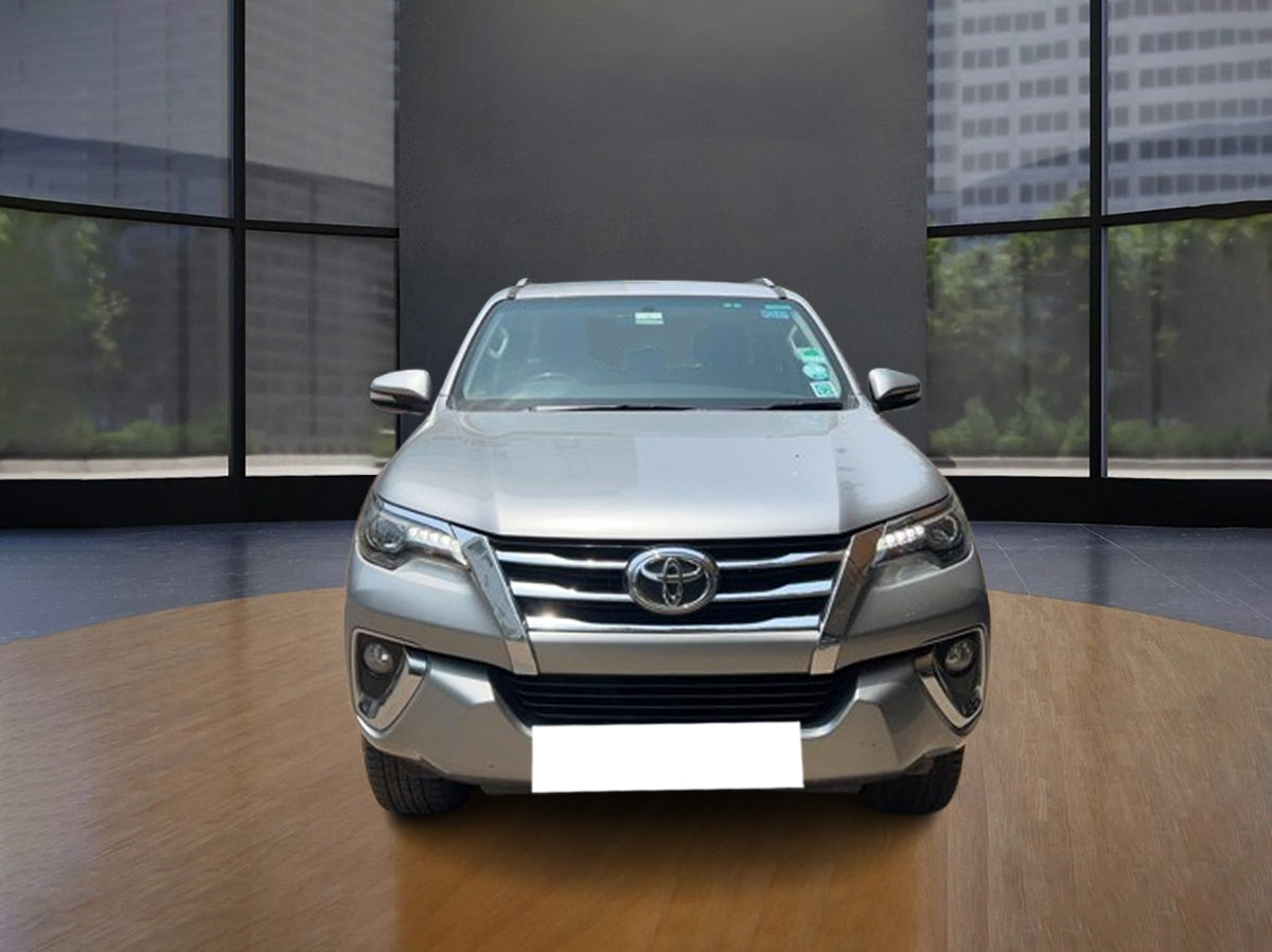 TOYOTA  FORTUNER 4*2 MT 6454