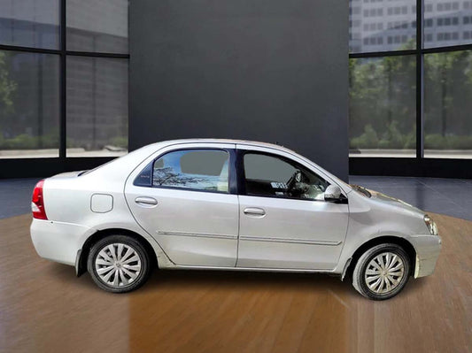 TOYOTA ETIOS V 8838