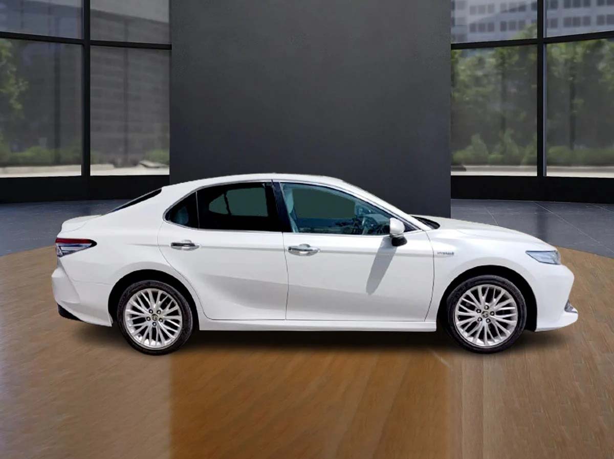 TOYOTA CAMRY HYBRID 2665