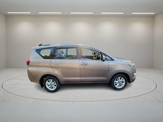 TOYOTA INNOVA CRYSTA 2.7 V 2017