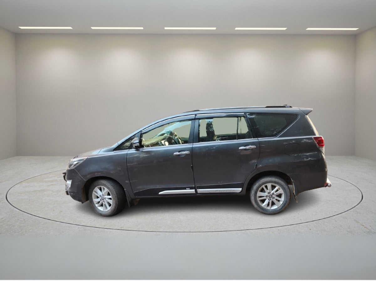 TOYOTA INNOVA CRYSTA 2.4 V MT 2020