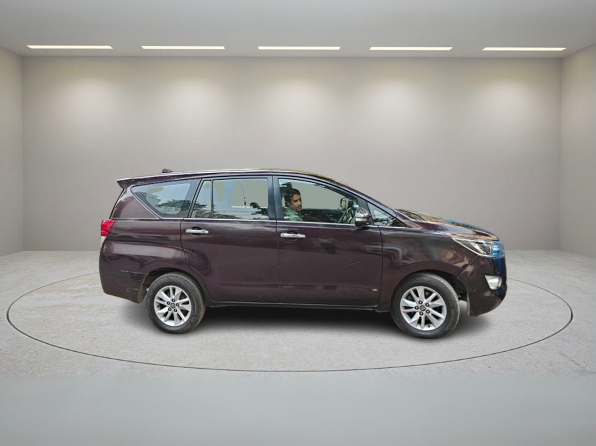 TOYOTA INNOVA CRYSTA 2.7 Z AT 2017