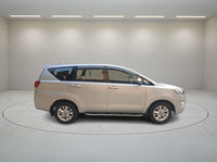 TOYOTA INNOVA CRYSTA 2.8 G AT 2017