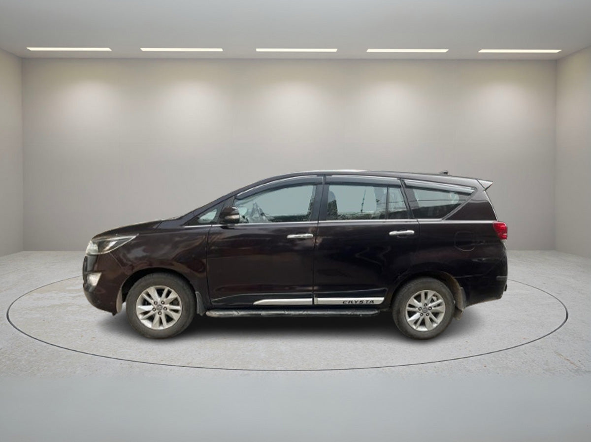 TOYOTA INNOVA CRYSTA V MT 2016