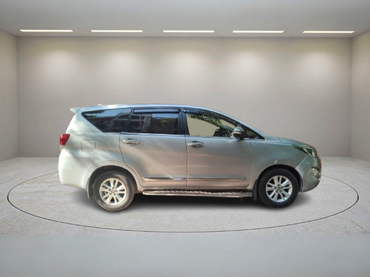 TOYOTA INNOVA CRYSTA 2.7 G AT 2016