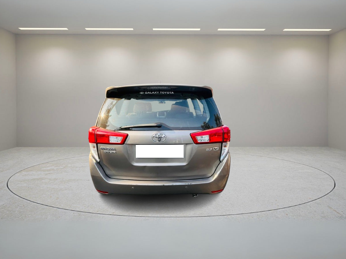 TOYOTA INNOVA CRYSTA 2.7 V 2017