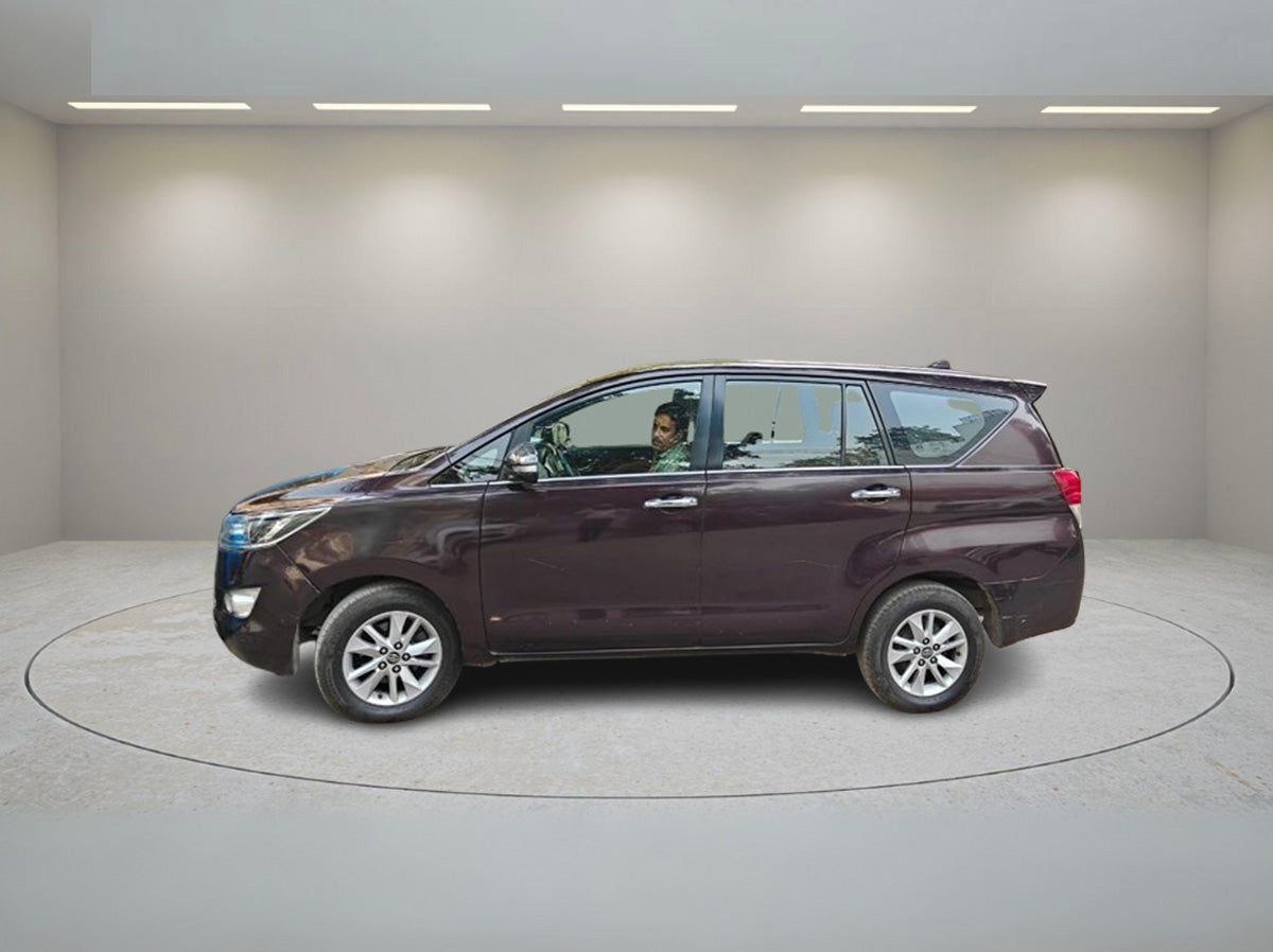 TOYOTA INNOVA CRYSTA 2.7 Z AT 2017