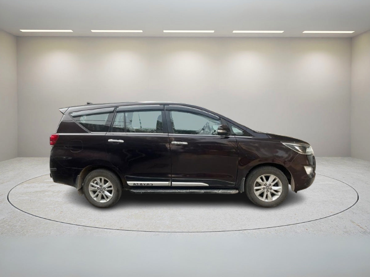 TOYOTA INNOVA CRYSTA V MT 2016