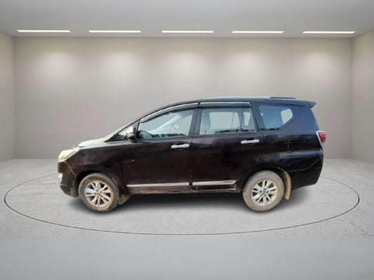 TOYOTA INNOVA CRYSTA 2.4 G MT 2017