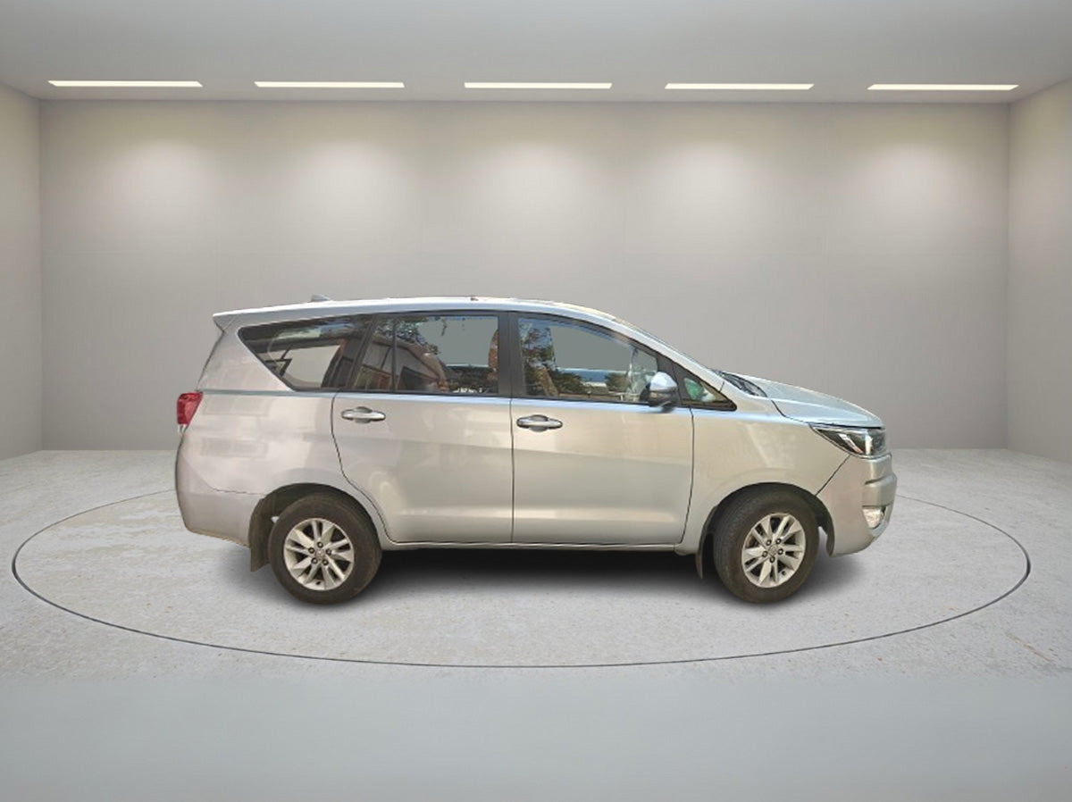 TOYOTA INNOVA CRYSTA GX MT 2023