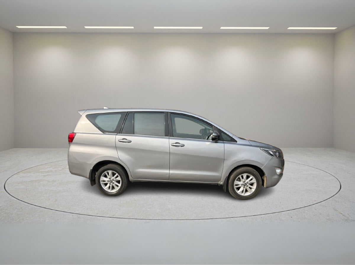 TOYOTA INNOVA CRYSTA 2.8 G 2018