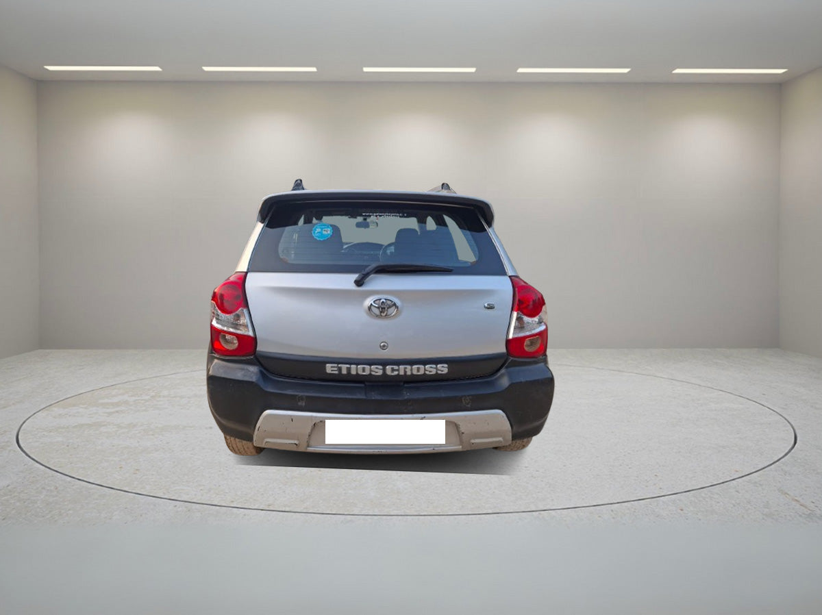 TOYOTA ETIOS CROSS G 2015