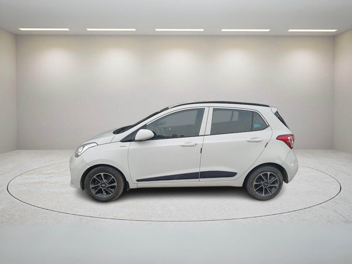 HYUNDAI GRAND I10 SPORTZ AT 2018