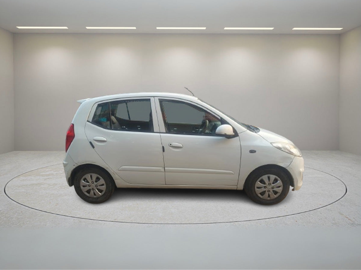 HYUNDAI I10 SPORTZ 1.2 SOLID BS4 2013