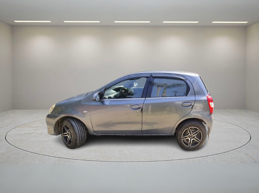 TOYOTA ETIOS LIVA G  2013