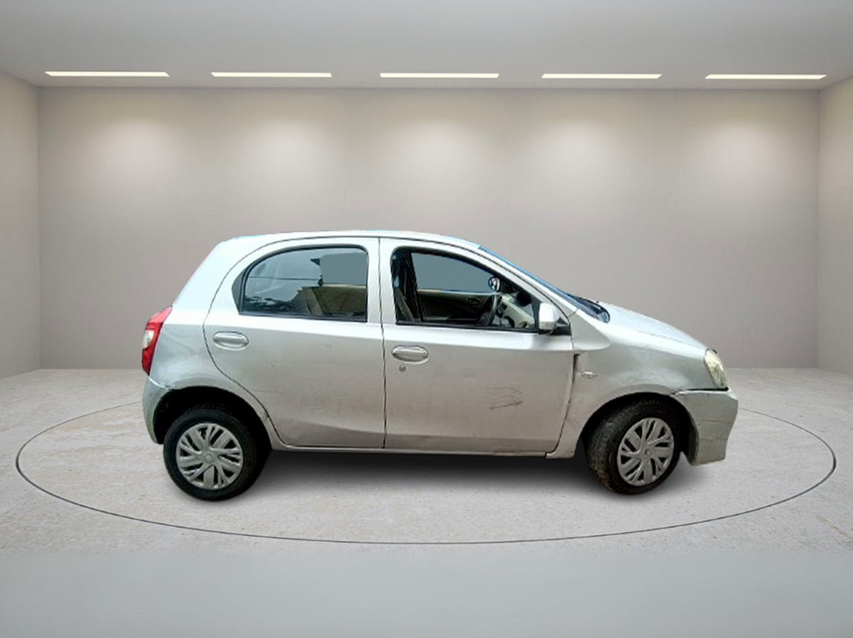 TOYOTA ETIOS LIVA 2015