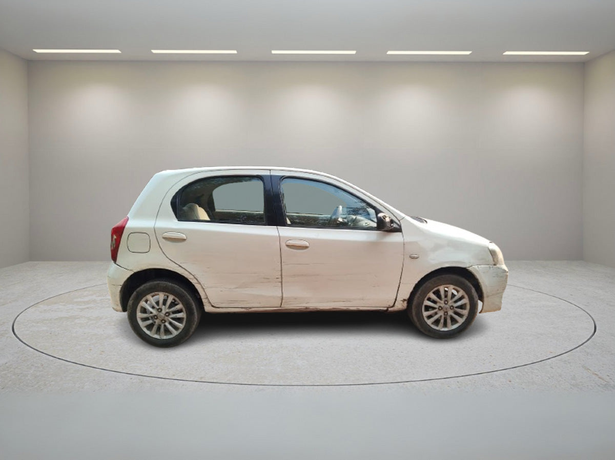 TOYOTA ETIOS LIVA V 2013