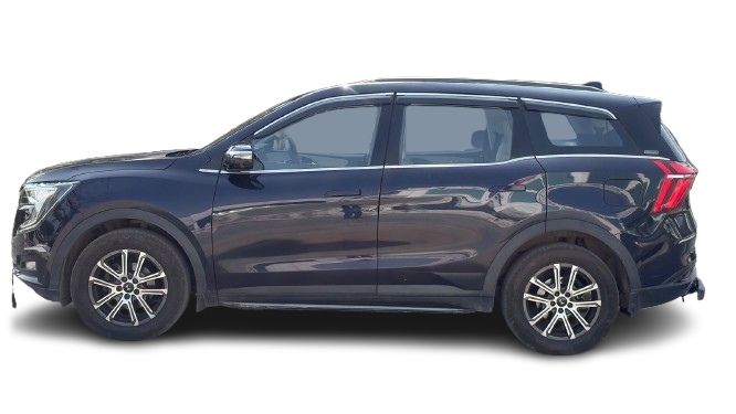 MAHINDRA XUV700 AX7 AT 7STR 2025