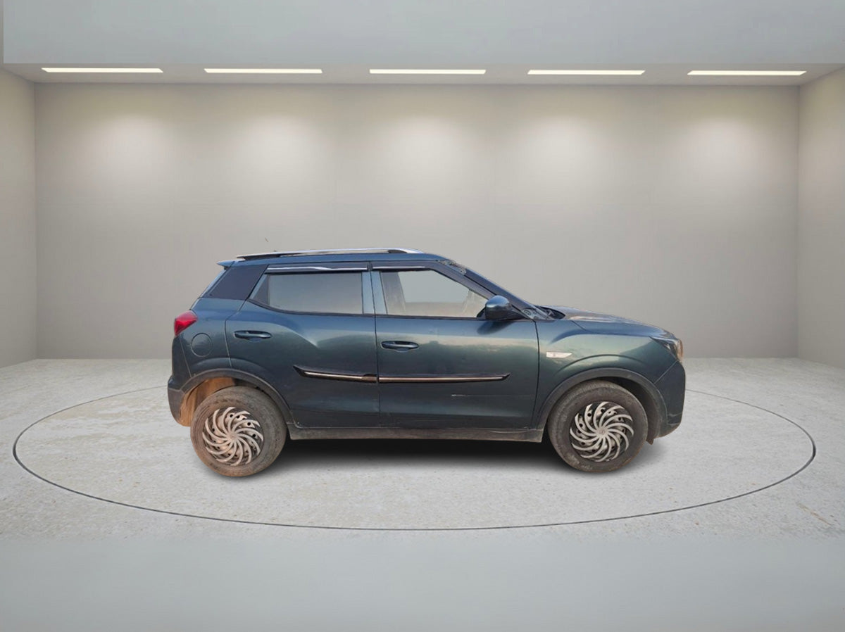 MAHINDRA XUV300 W4 2019