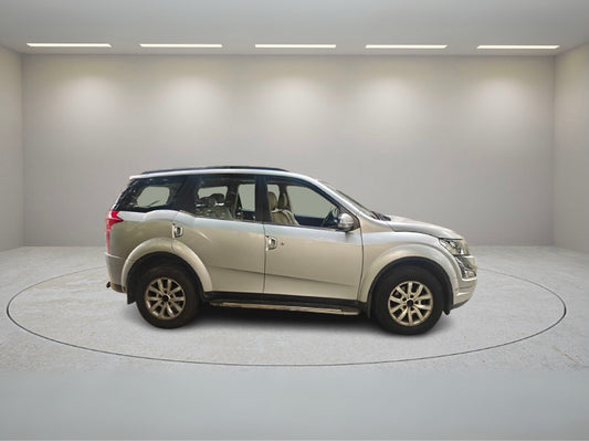 MAHINDRA XUV500 R 1.99 FWD W10 2016