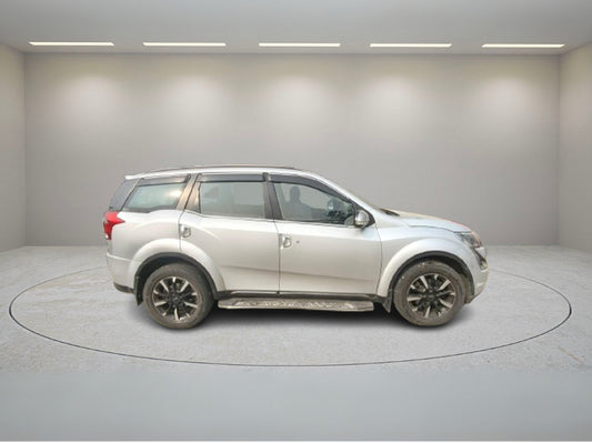 MAHINDRA XUV 500 FWD W11 AT 2018