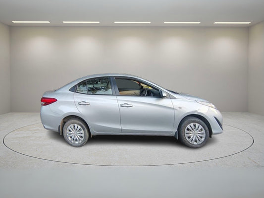 TOYOTA YARIS J 2018