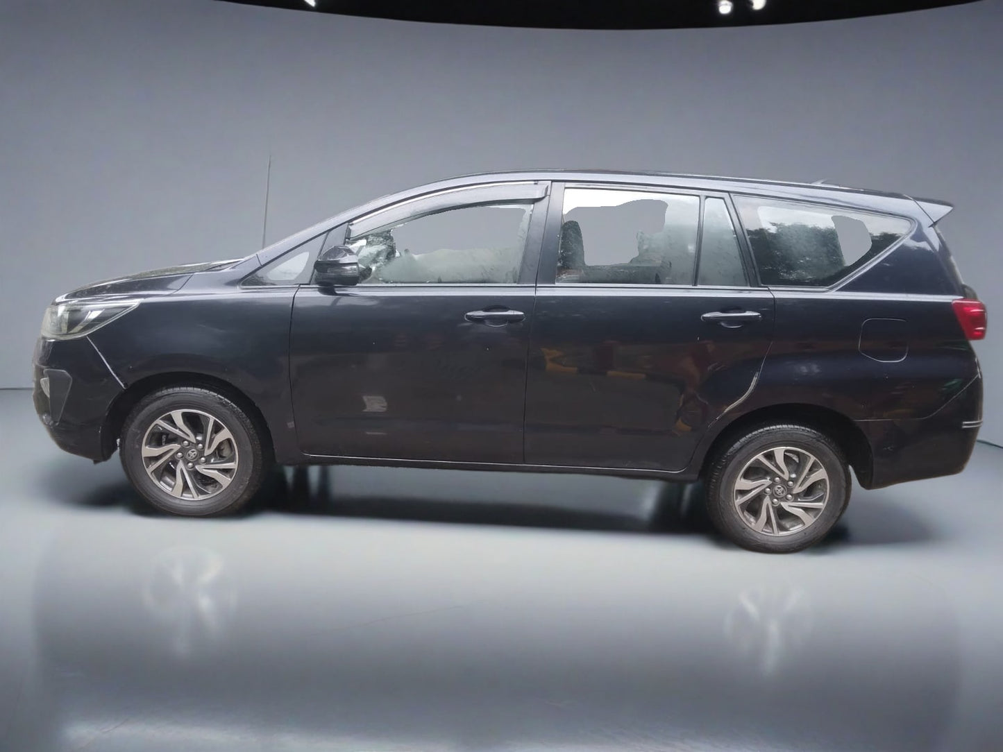 Used Toyota Innova Crysta 2.4G AT 2021 — Delhi
