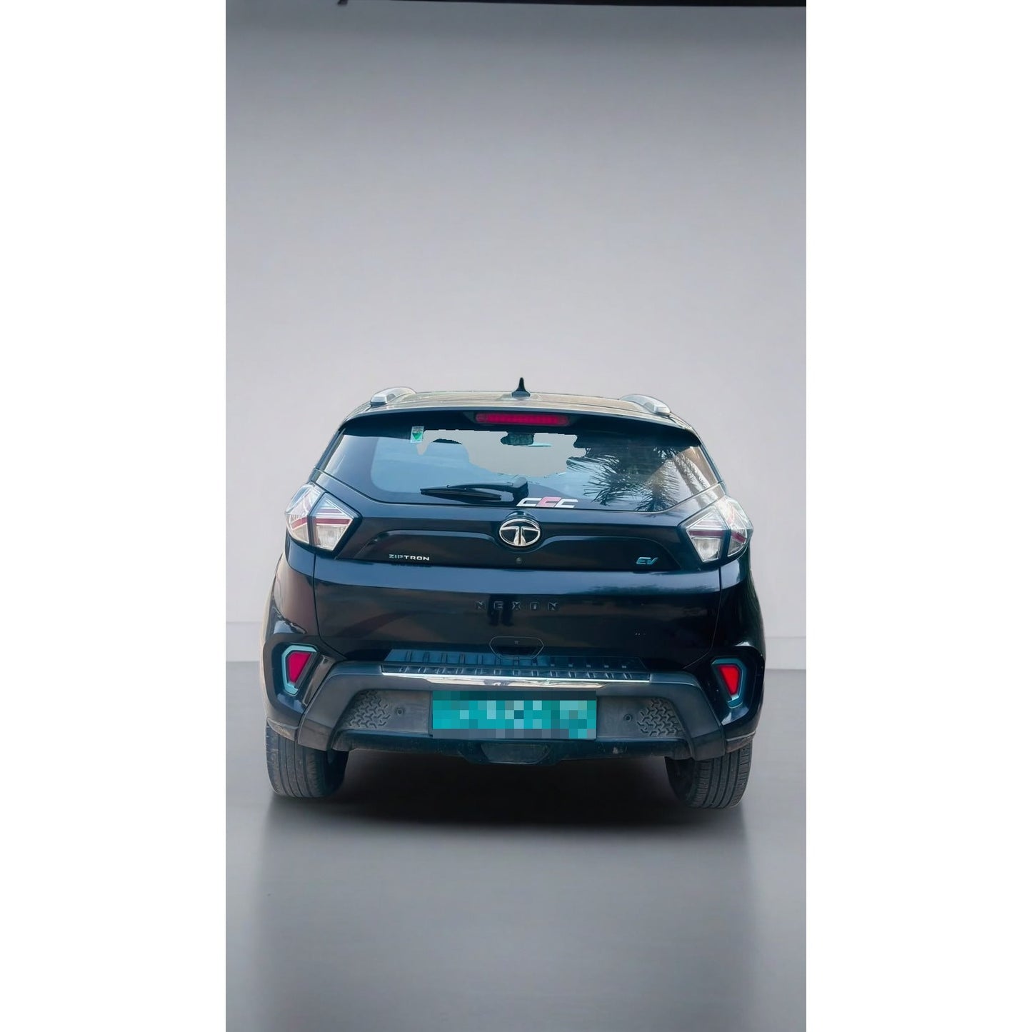Used Tata Nexon EV XZ+ DK 2022 — Delhi