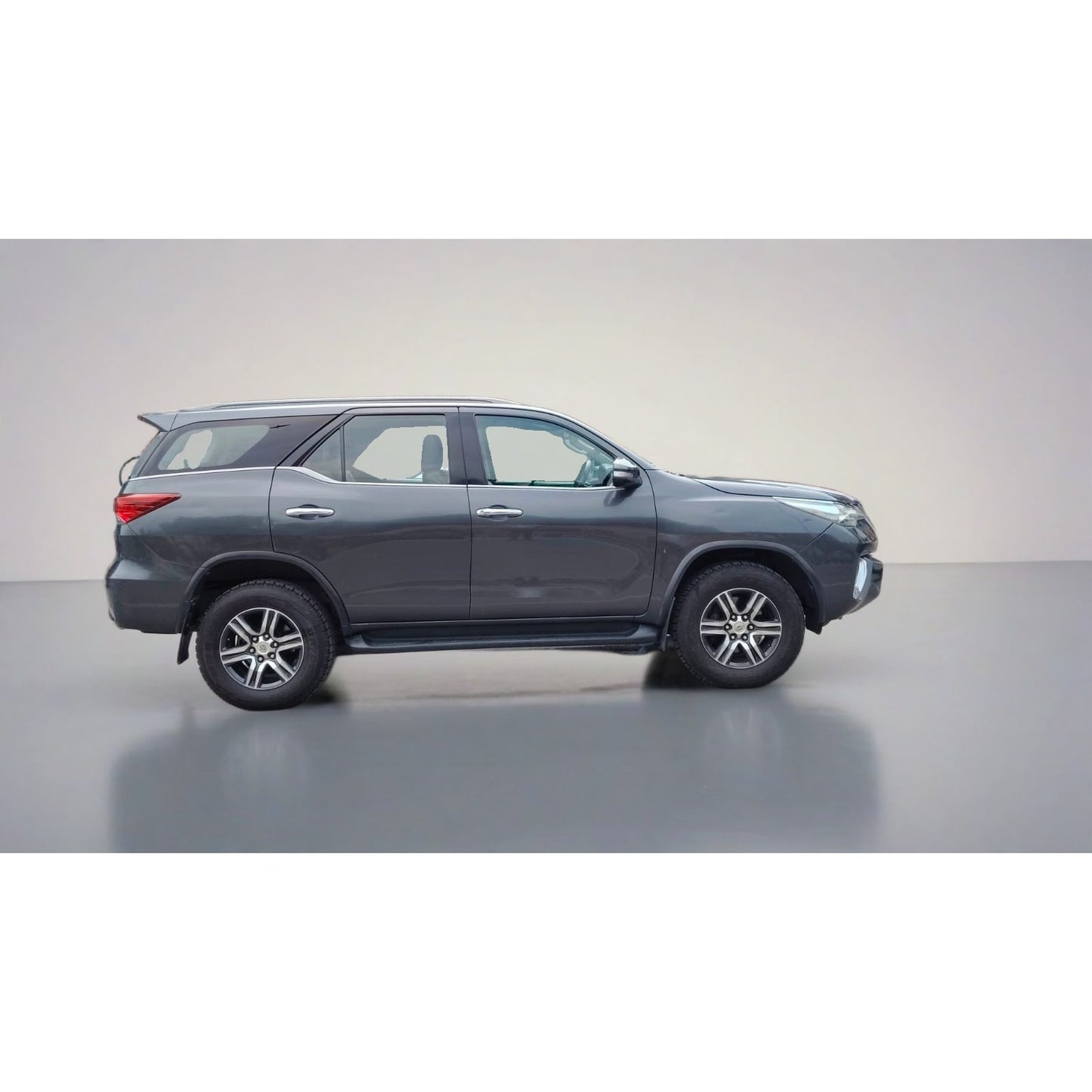 Used Toyota Fortuner 4x2 AT 2017 — Delhi (…0682)